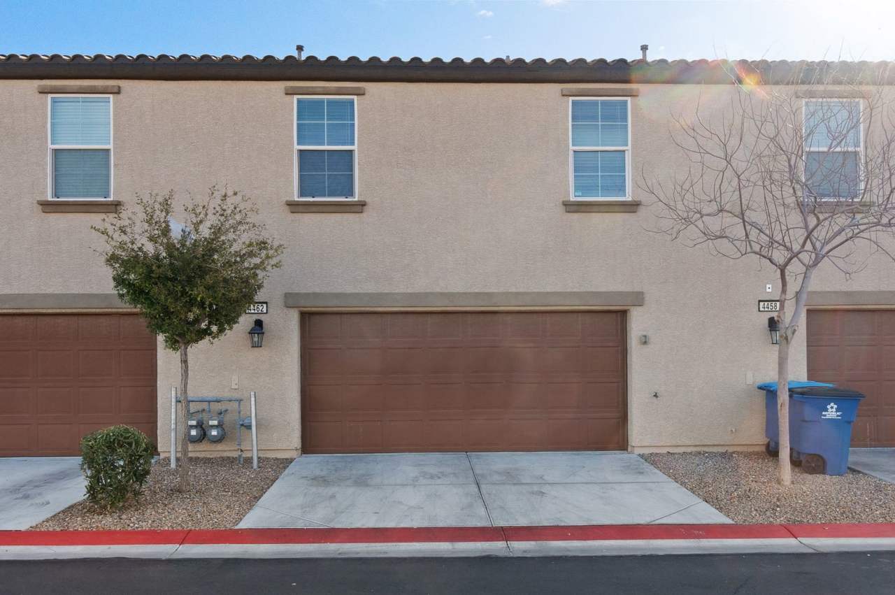 FULLY FURNISHED 3 Bedroom Townhome Near the Nellis Airforce Base, with Community Pool!