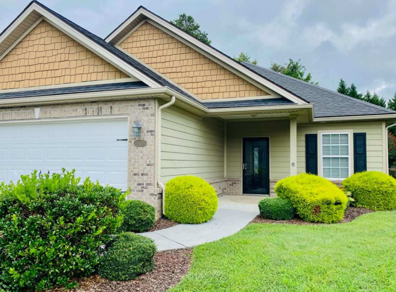 3/2 with Garage in Great Neighborhood, $2300, Lawn Care Included!