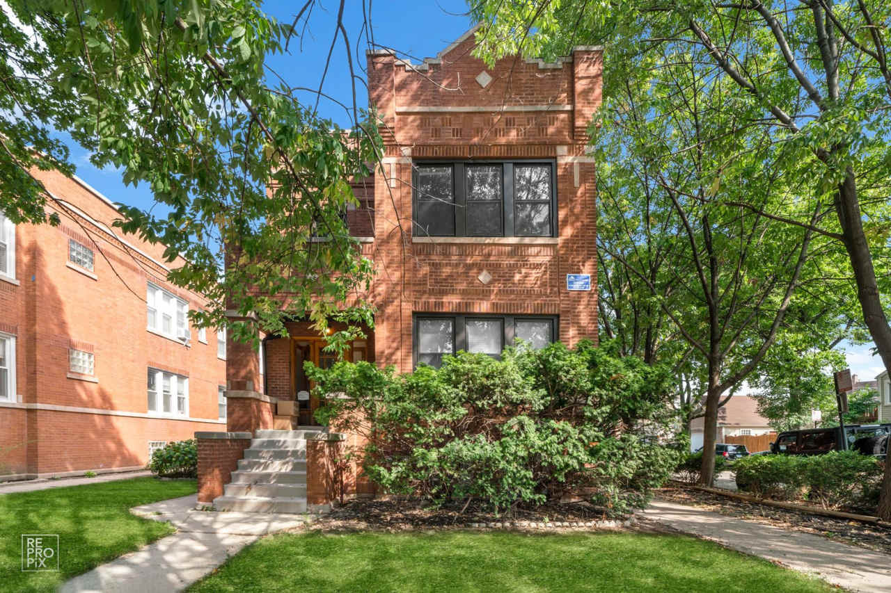 Sunny, Spacious and Beautifully Rehabbed in Avondale with Laundry in-unit