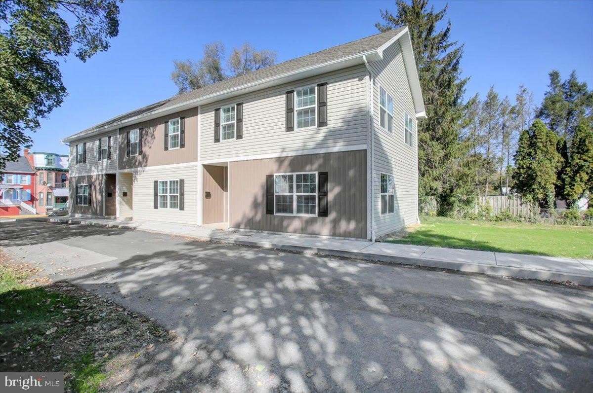 36 DAHLGREN Street E