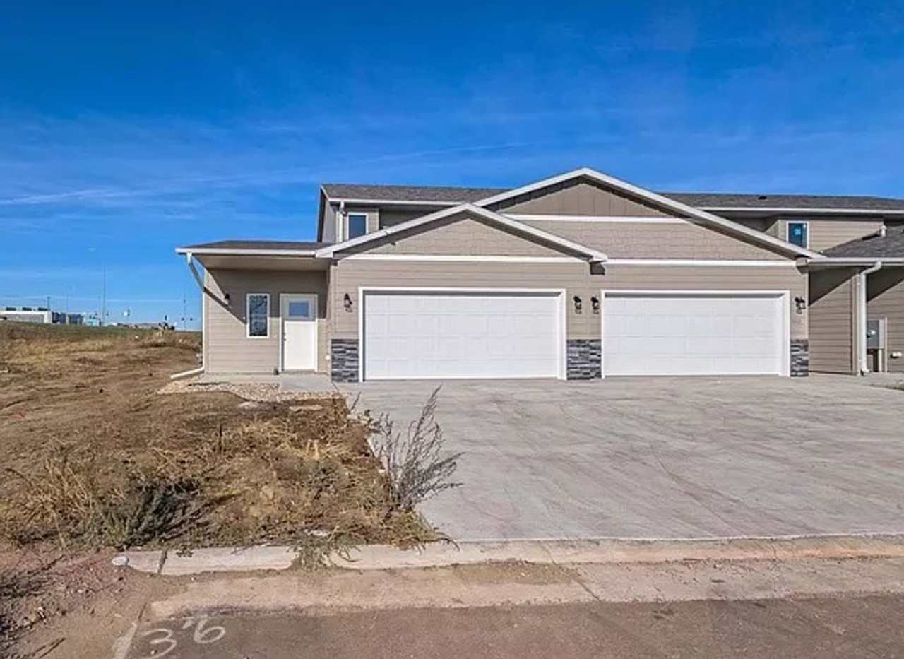 Beautiful new construction 3 bed/2.5 bath townhome