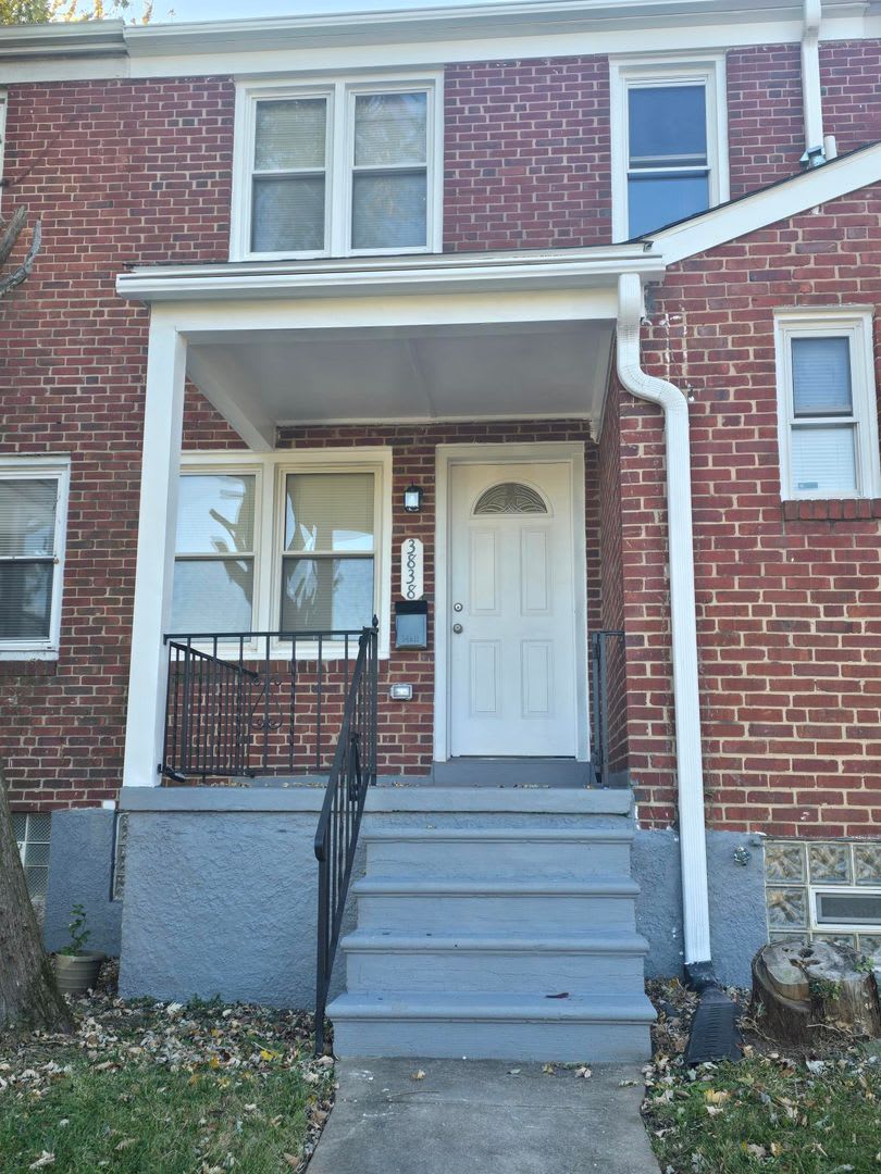 Beautiful 3 Bedroom 2.5 Bathrooms West Baltimore Town Home