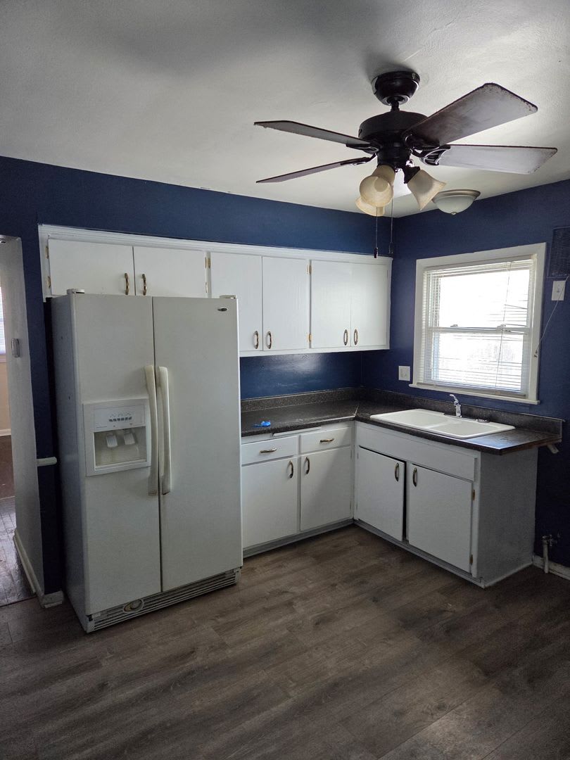 Large 4-Bedroom Single Family Home, Quiet Neighborhood. Available January 1st!