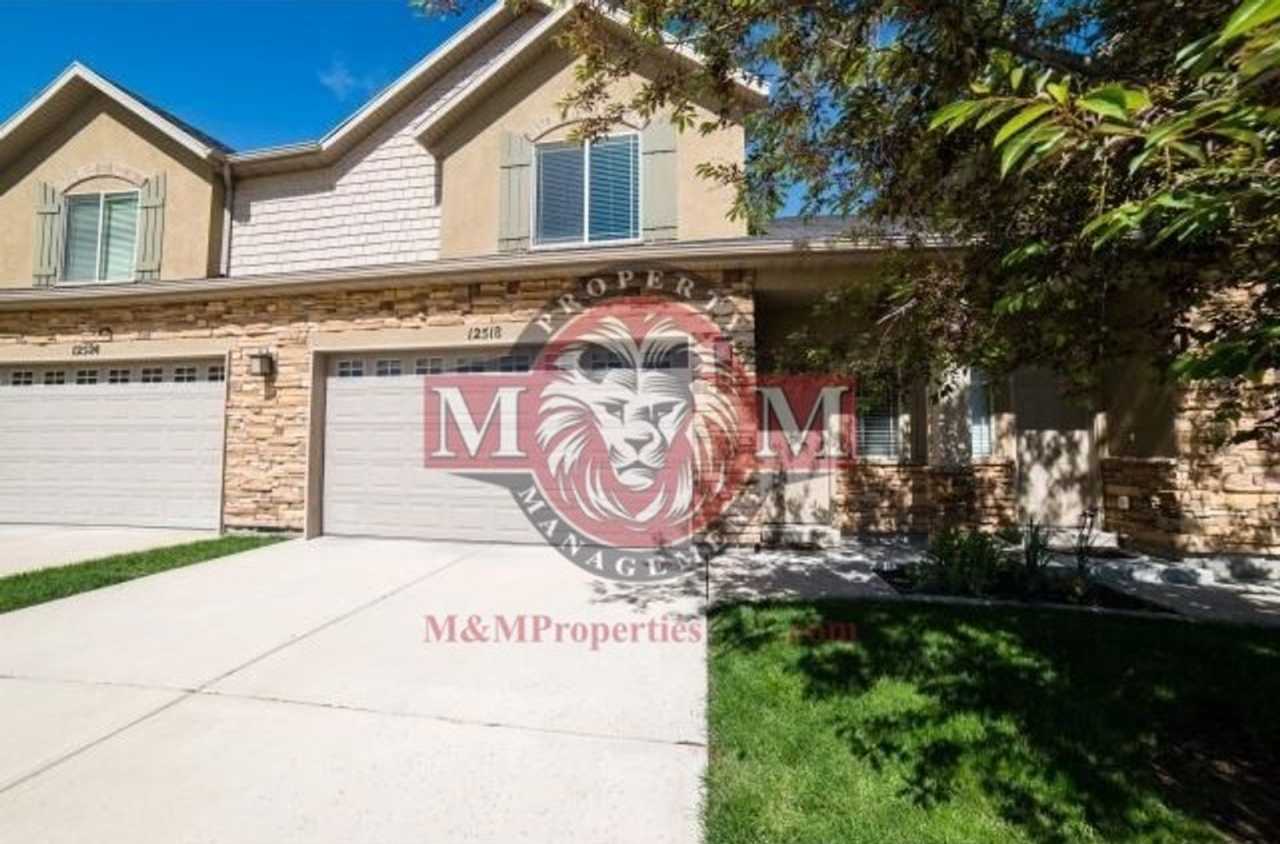 3 Bd 2.5 Bath Condo 2 Car Garage