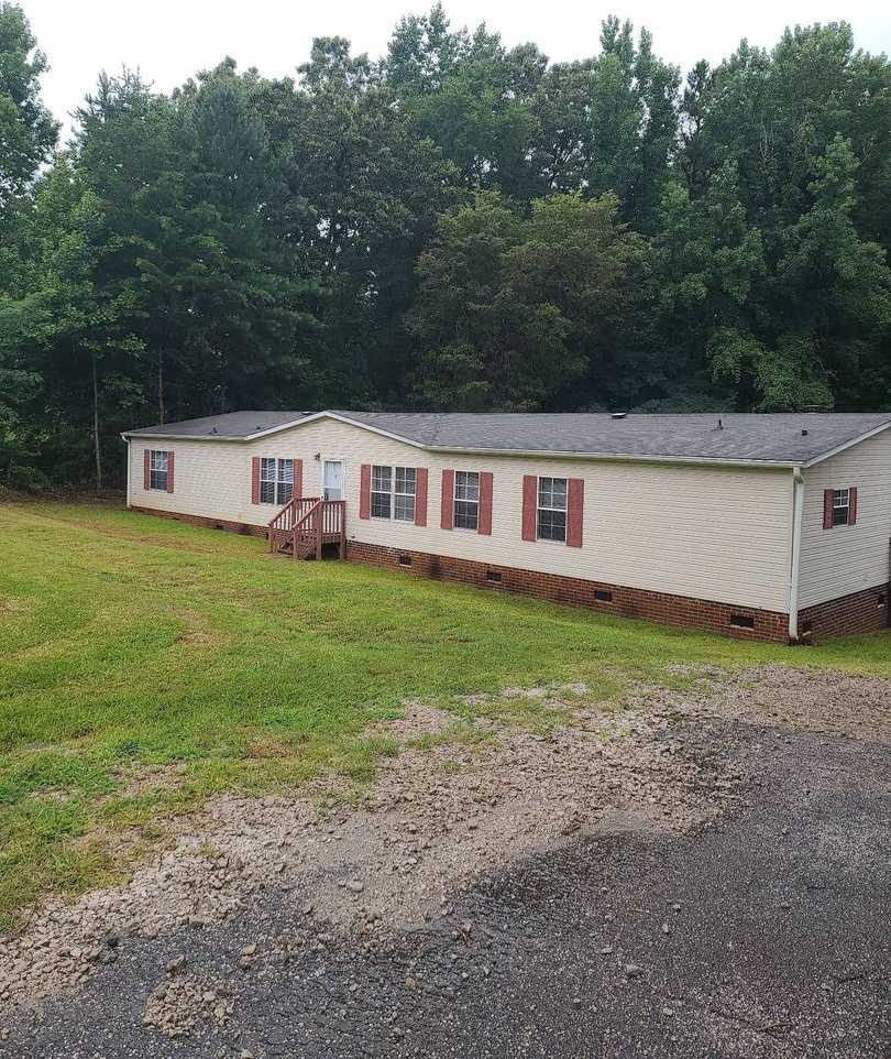Large Home on Nearly an Acre! ACT NOW! ***RENT SPECIAL : 1/2 OFF FIRST MONTH OF RENT!!!
