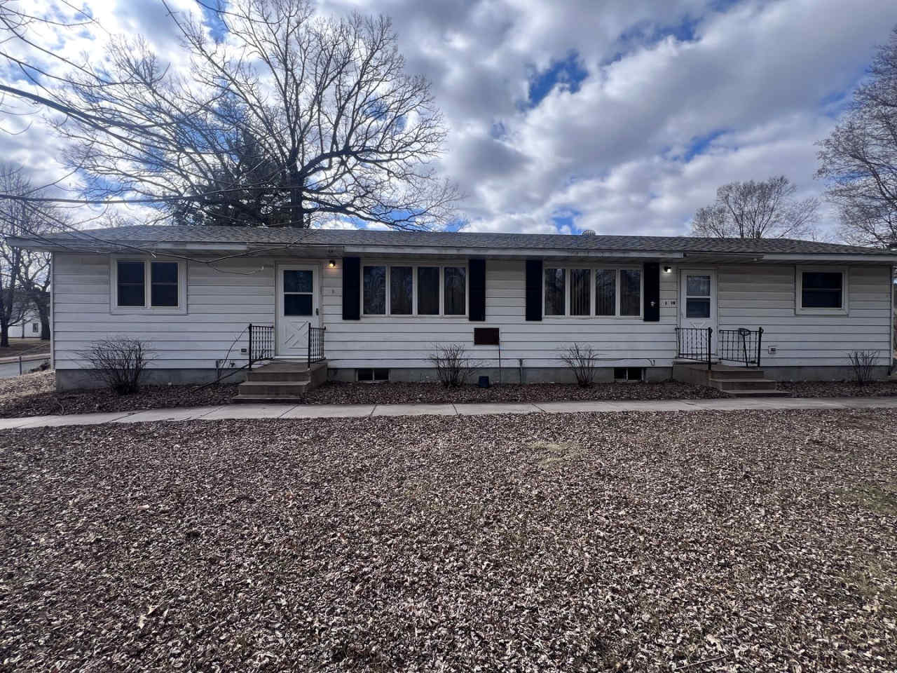 2 Bed / 1 Bath Duplex - 1903 3rd St. E, Menomonie