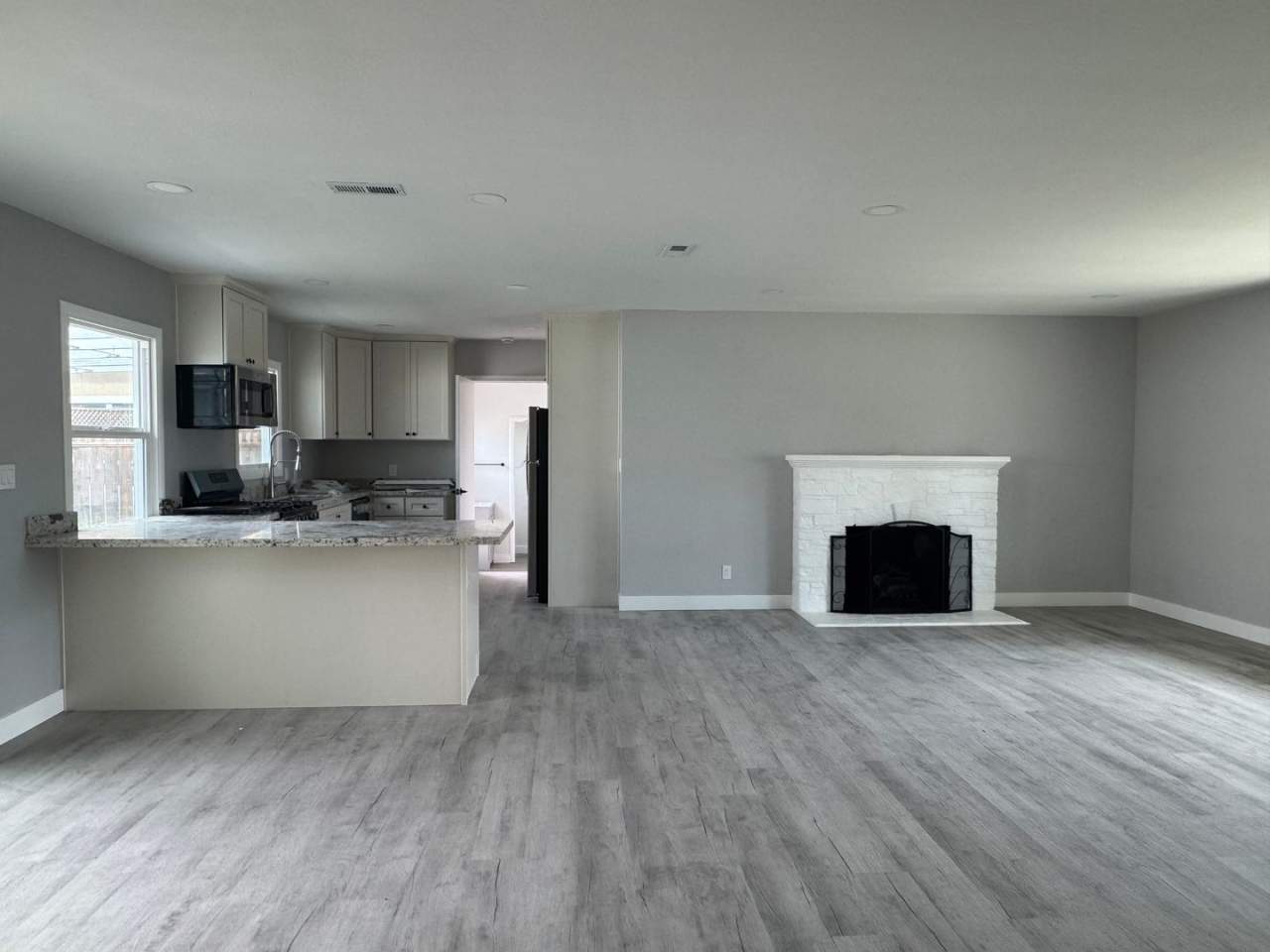 Beautifully renovated 3 bedroom off of Branciforte!