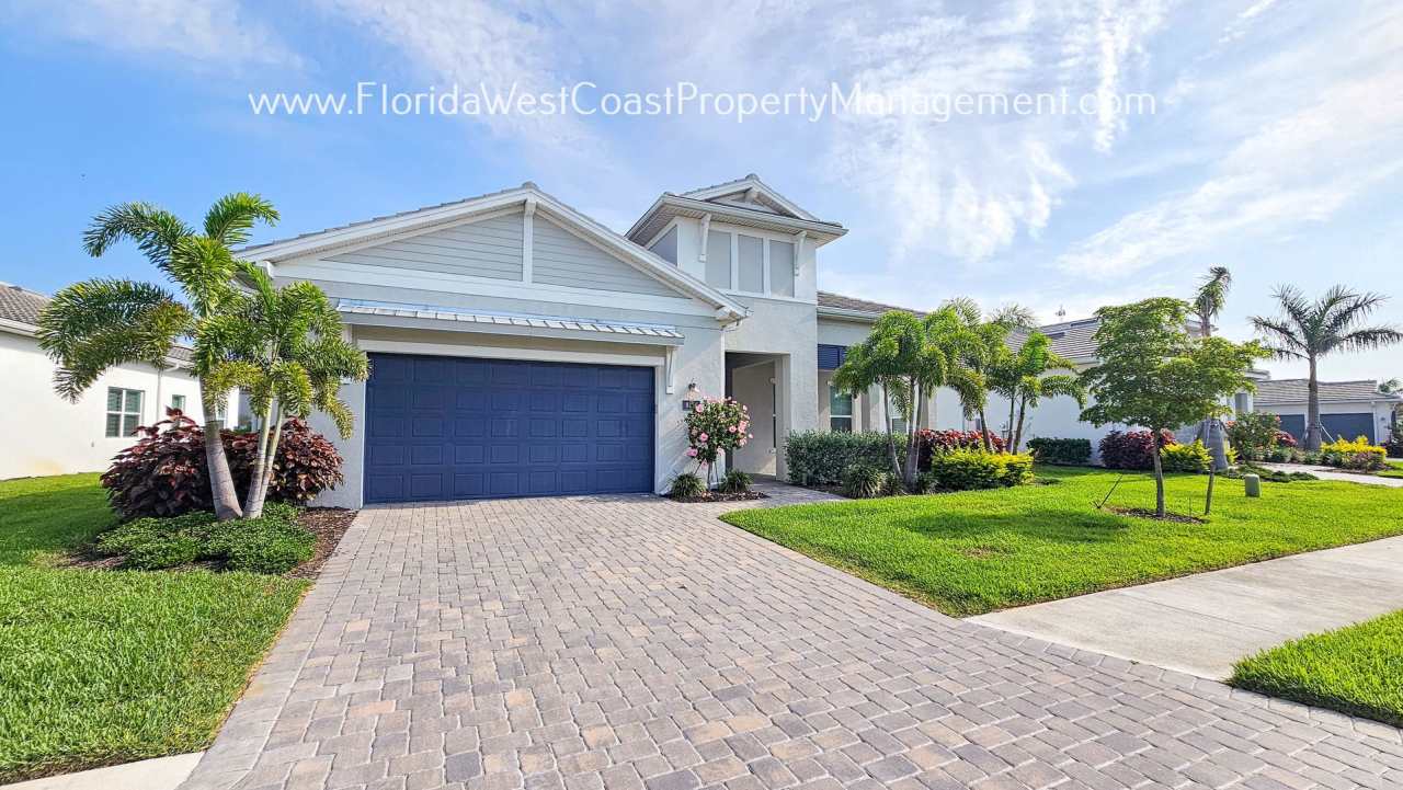 OUTSTANDING HOME IN THE ISLES AT LAKEWOOD RANCH! IMPRESSIVE 3 BEDROOM PLUS DEN!