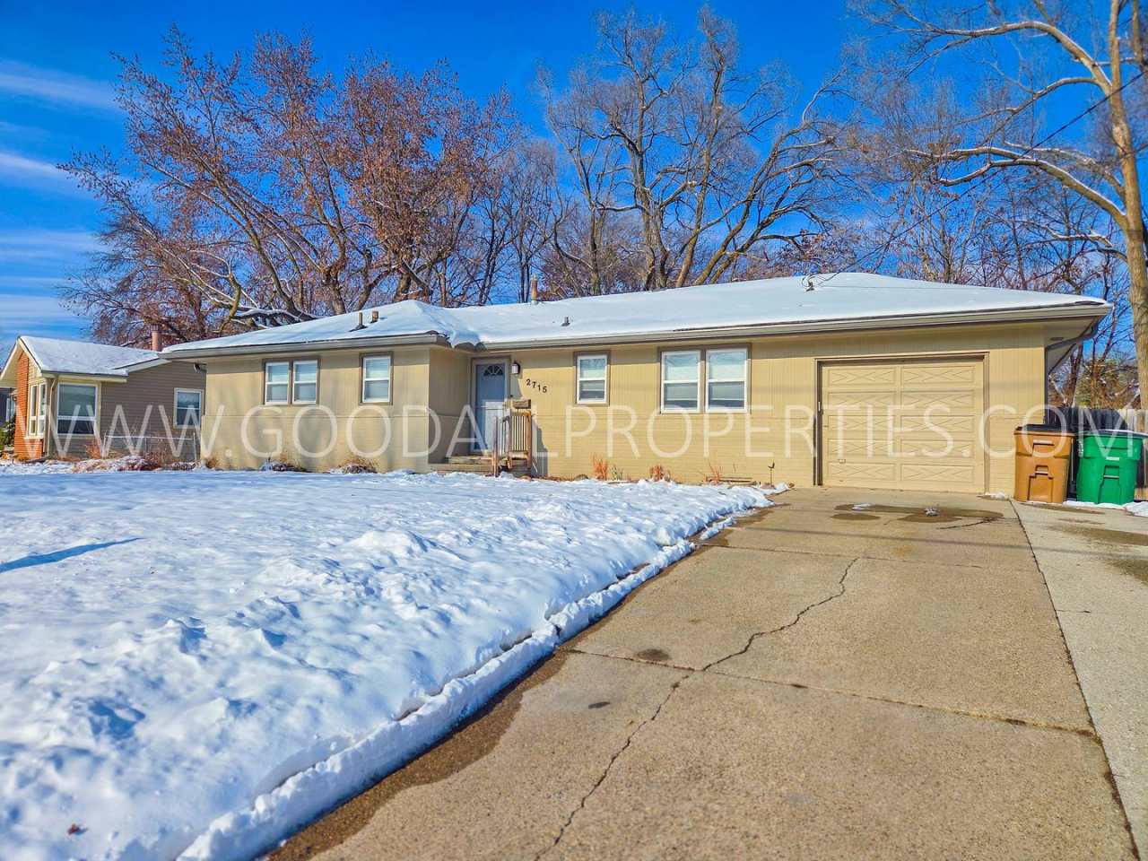 Charming 4-Bedroom Ranch in West Des Moines with a fenced in yard and a finished basement!!