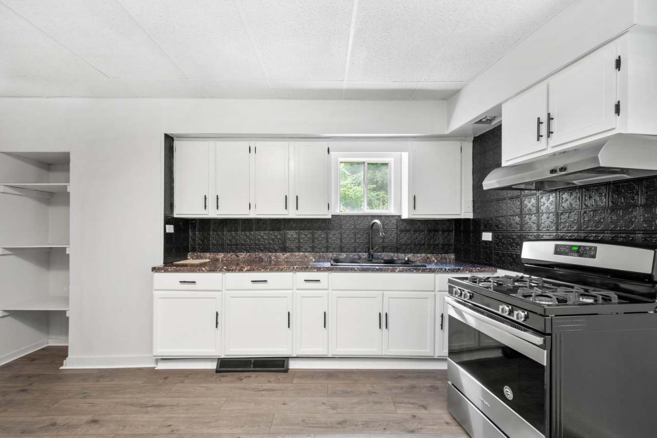 Gorgeous 3 Bedroom in Troy Hill available June 1!