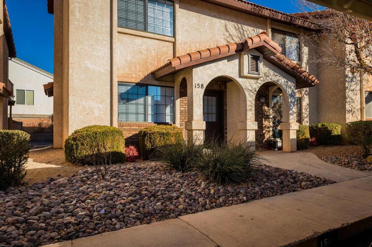 2 Bed, 1.5 Bath Townhome For Rent!