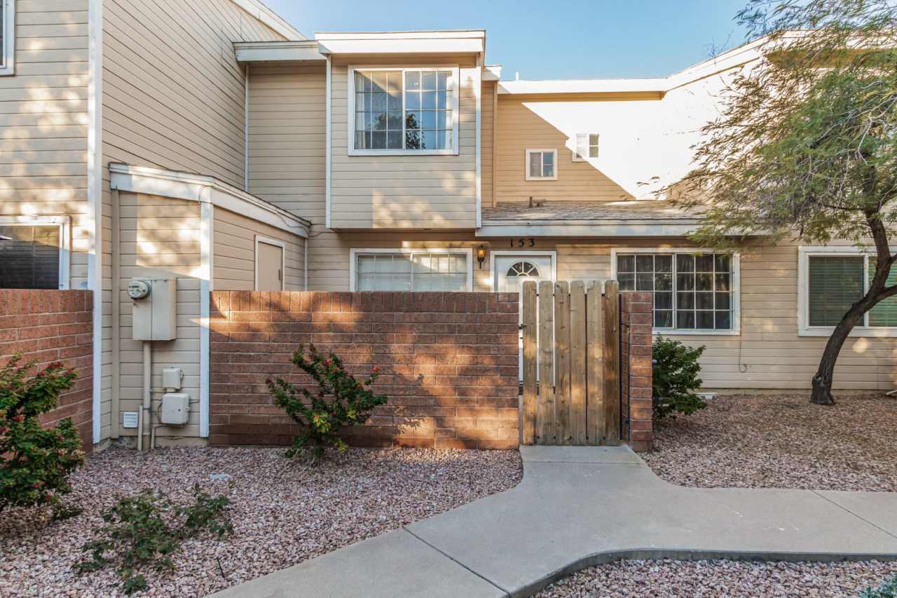 2 bed/2 bath Townhome in a great Mesa location!