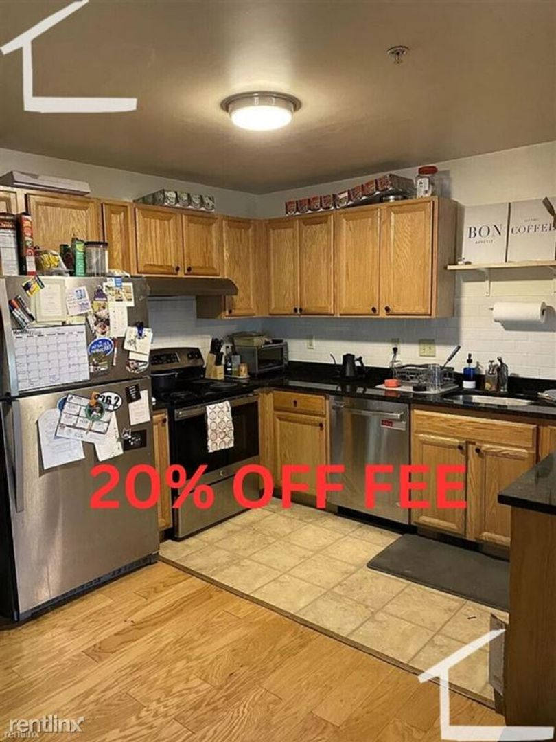 Massive Renovated Townhouse! Exclusive basement Storage w Laundry!