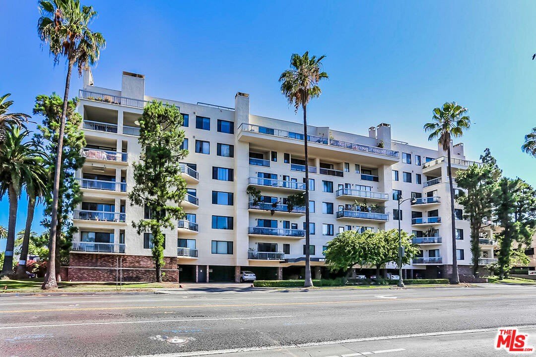 4460 Wilshire Blvd unit: 705