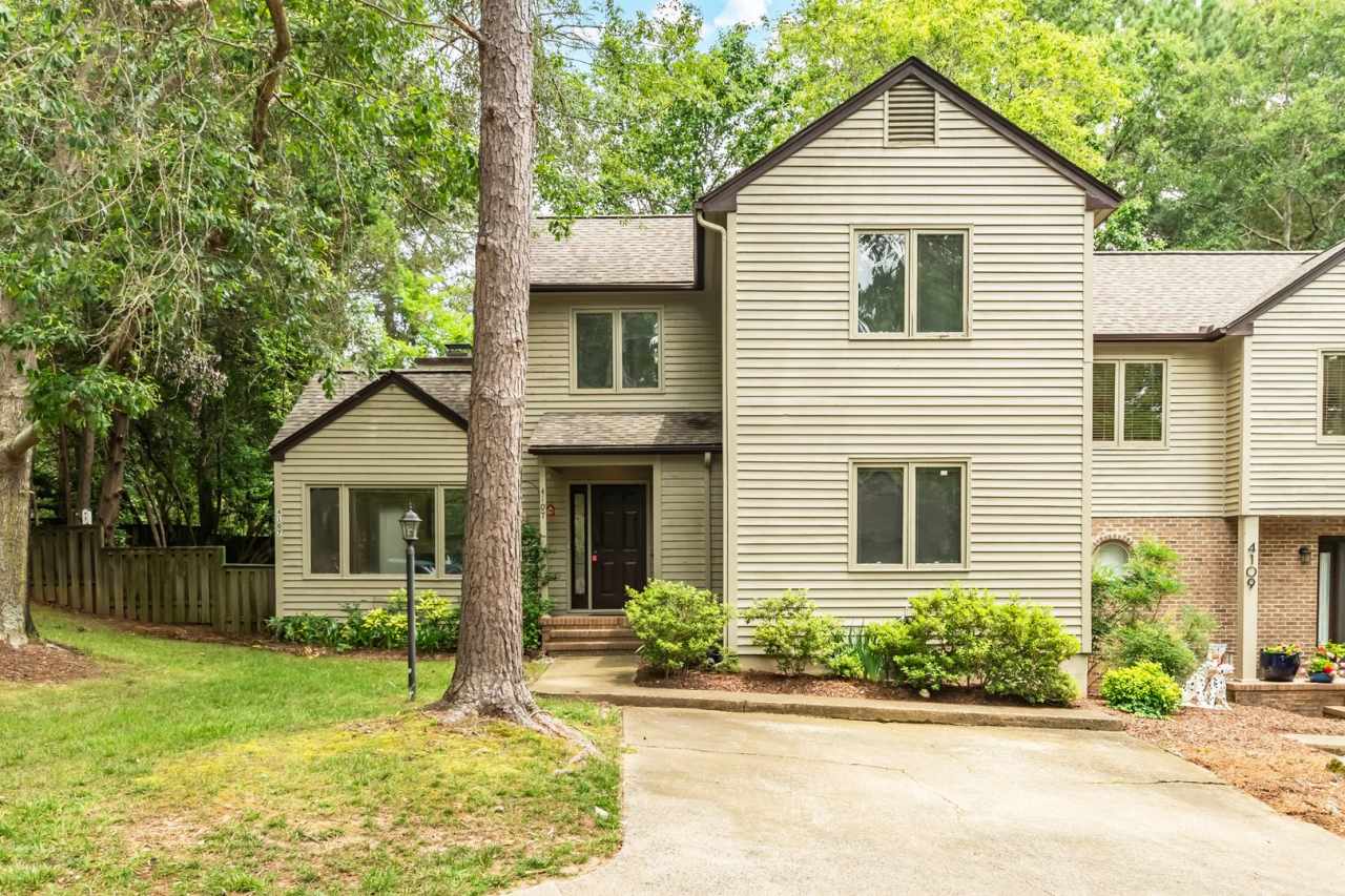 **Move in Special** End unit Townhome in Five Oaks: Available Now!