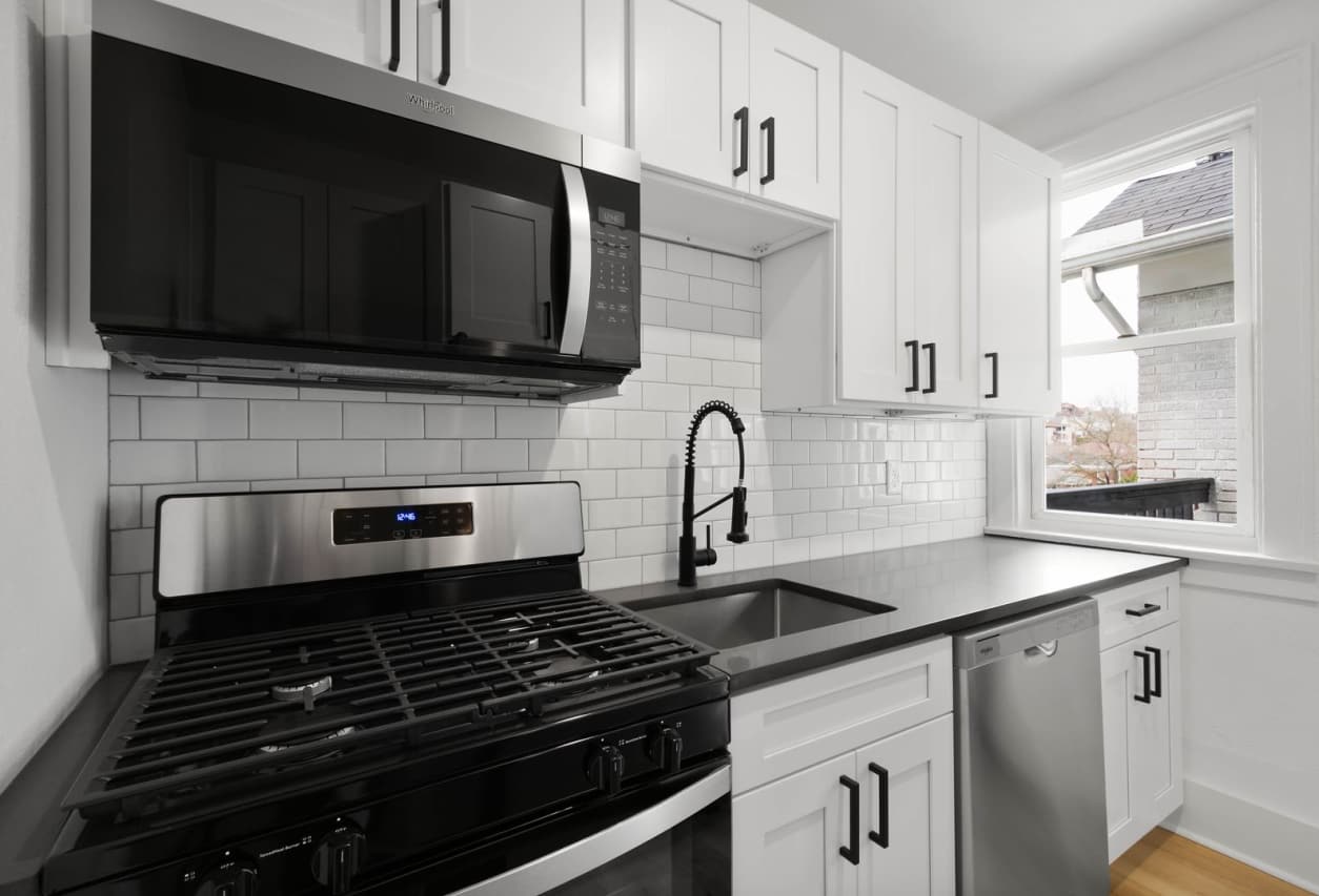 MOVE IN TODAY! GORGEOUS 2-bedroom in DORMONT!