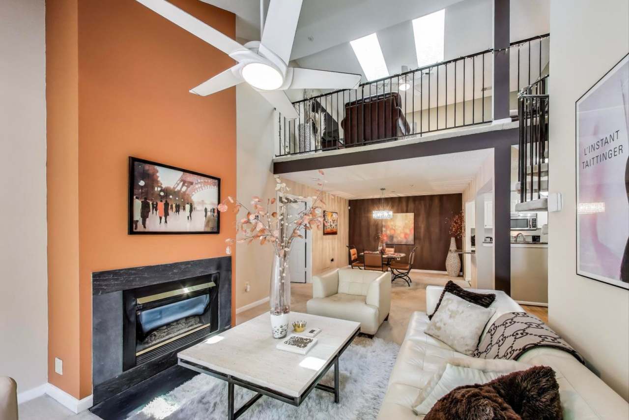 Beautifully updated and maintained 2 level condo home!