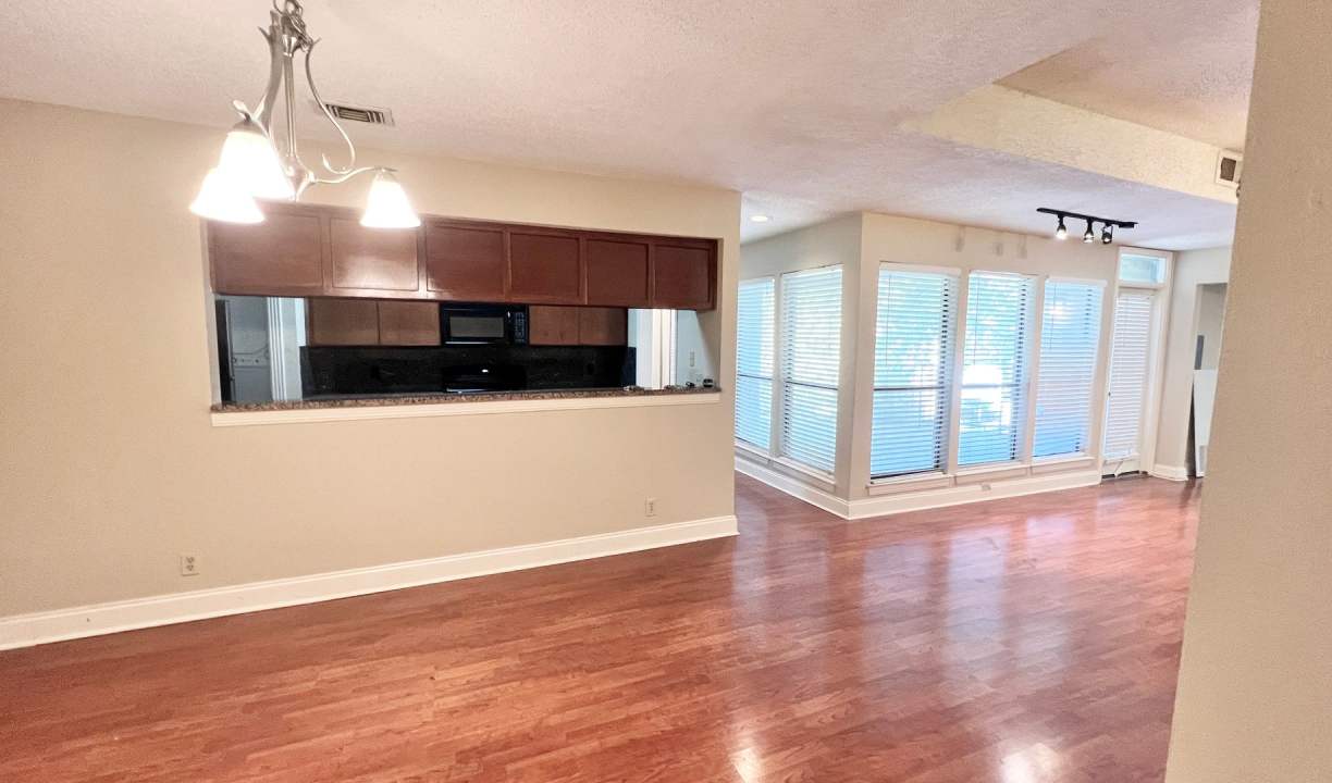 PRE-LEASE 2025/2026: Robbins Place Community 2 Bed