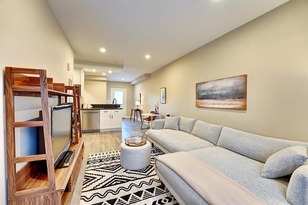 621 Islington Street