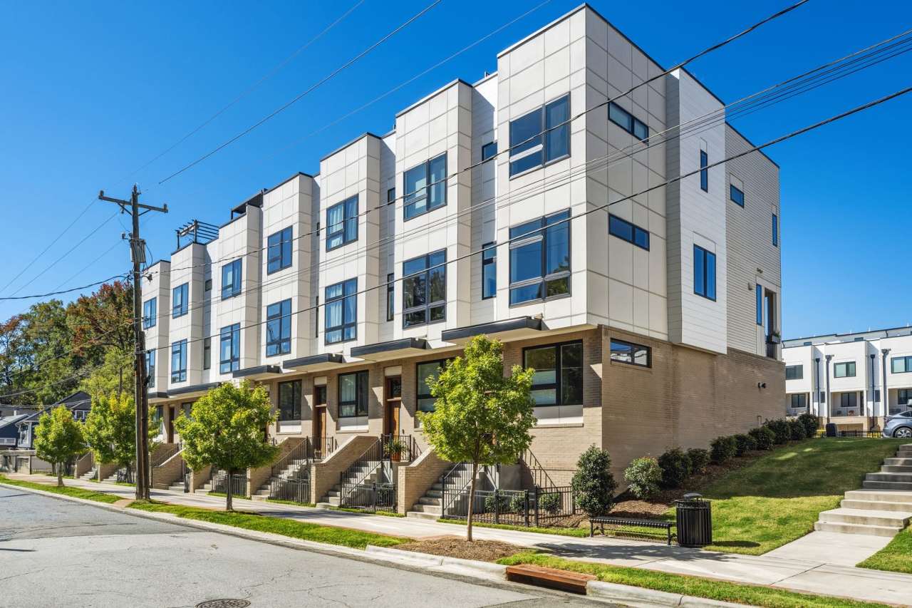 Immaculate Townhome near Downtown Durham with Stunning Rooftop Deck!