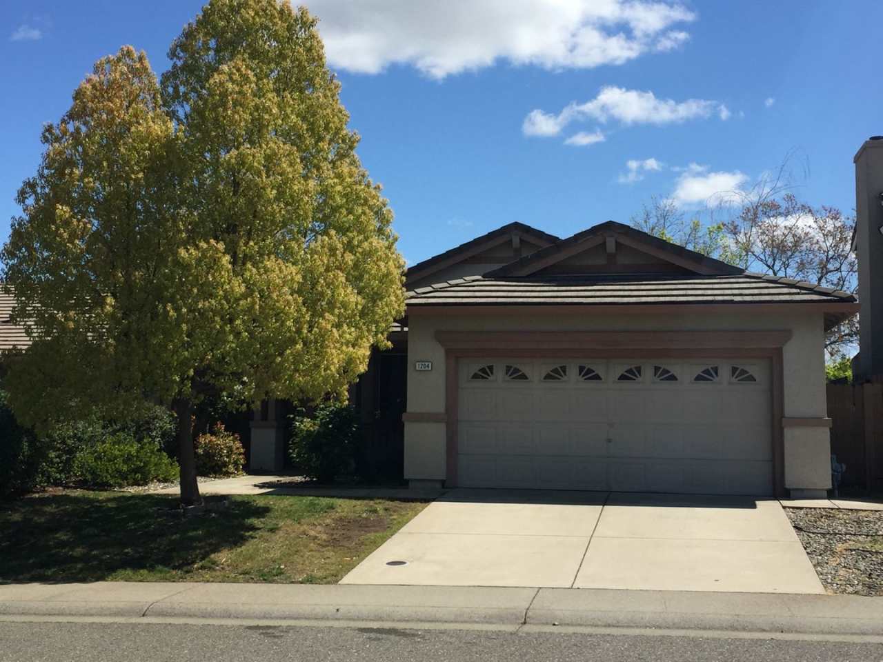 Well Maintained Single Level 4 Bedroom, Folsom Broadstone Home