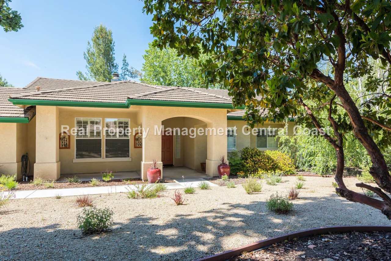 LEASE PENDING - Beautiful 3 Bedroom / 2 Bath Templeton Home