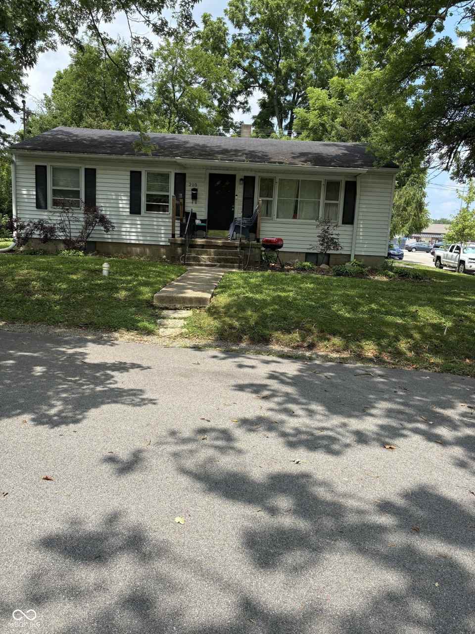 210 W Sycamore Street