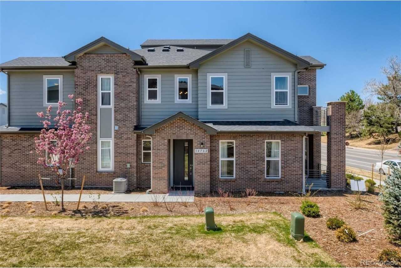 Spacious 3BR Townhome in Aurora
