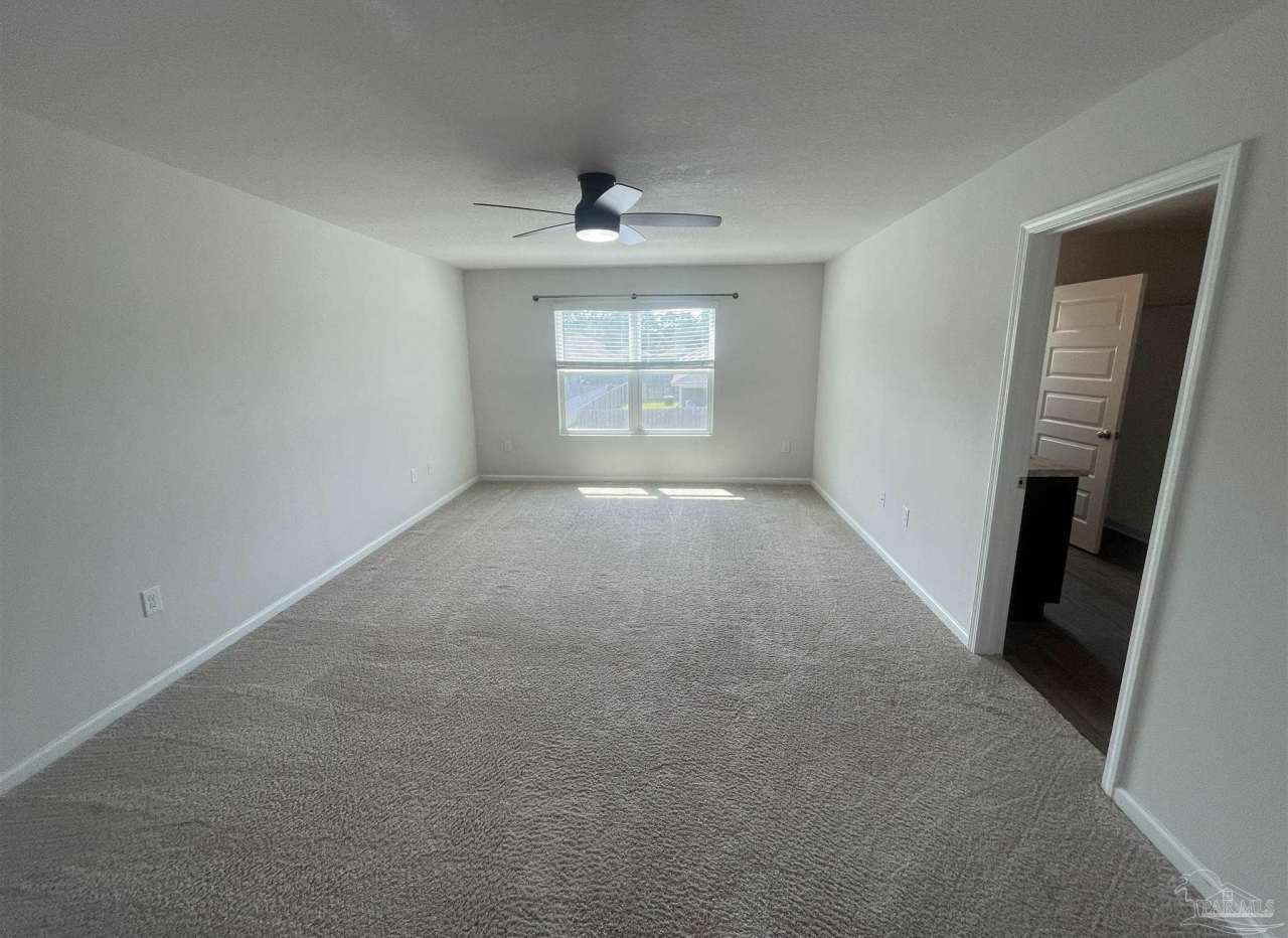 10541 Queens Gate Cir