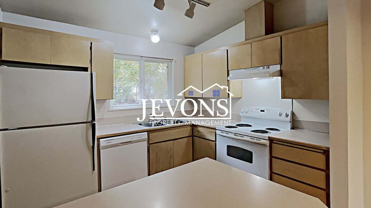Inviting 3-bedroom duplex near Lakewood Towne Center and minutes from Sunnyside Beach Park!