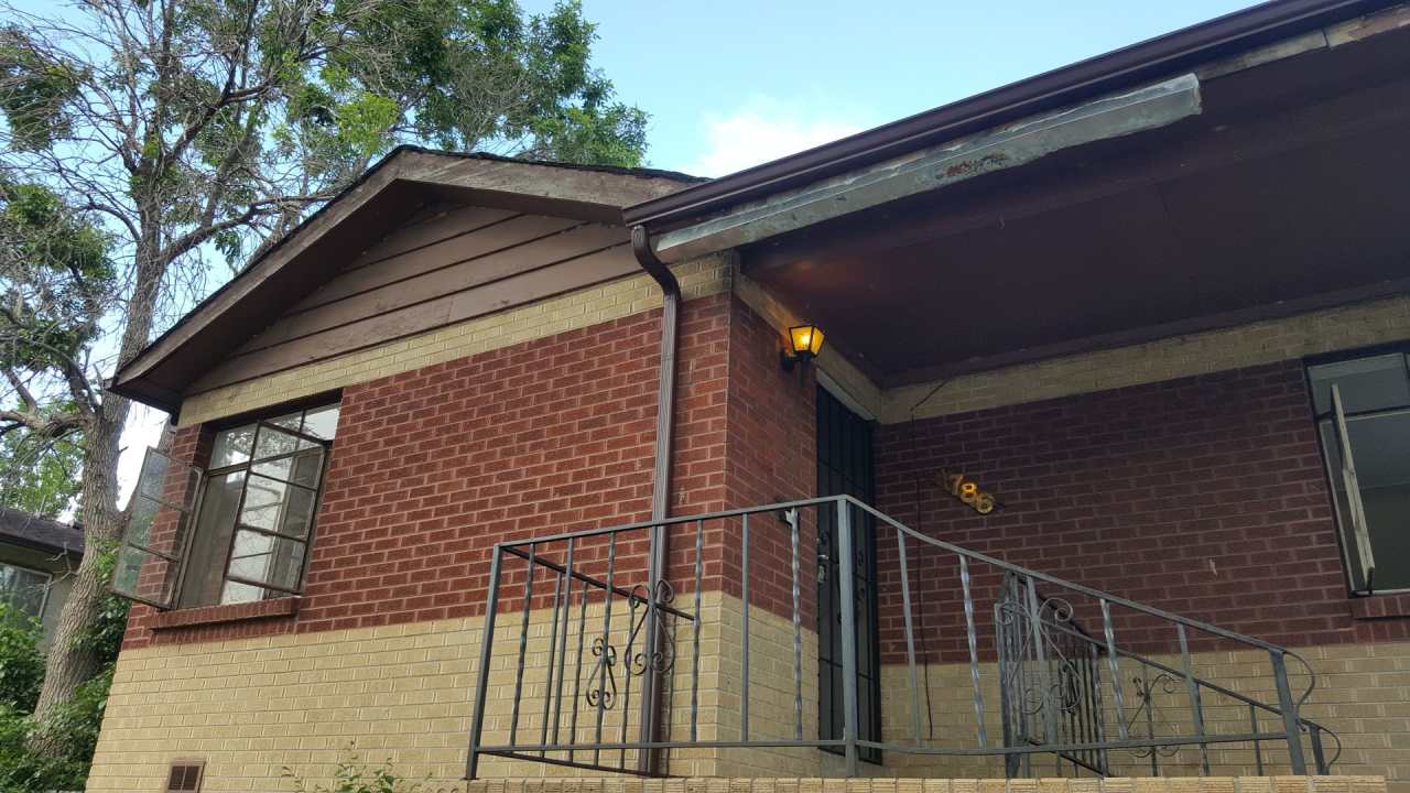 2 Bedroom 1 Bathroom in East Denver Available NOW!