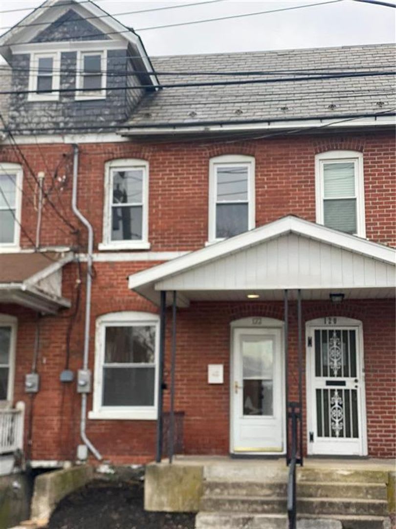 Charming three-bedroom row house available for rent in the desirable Nazareth