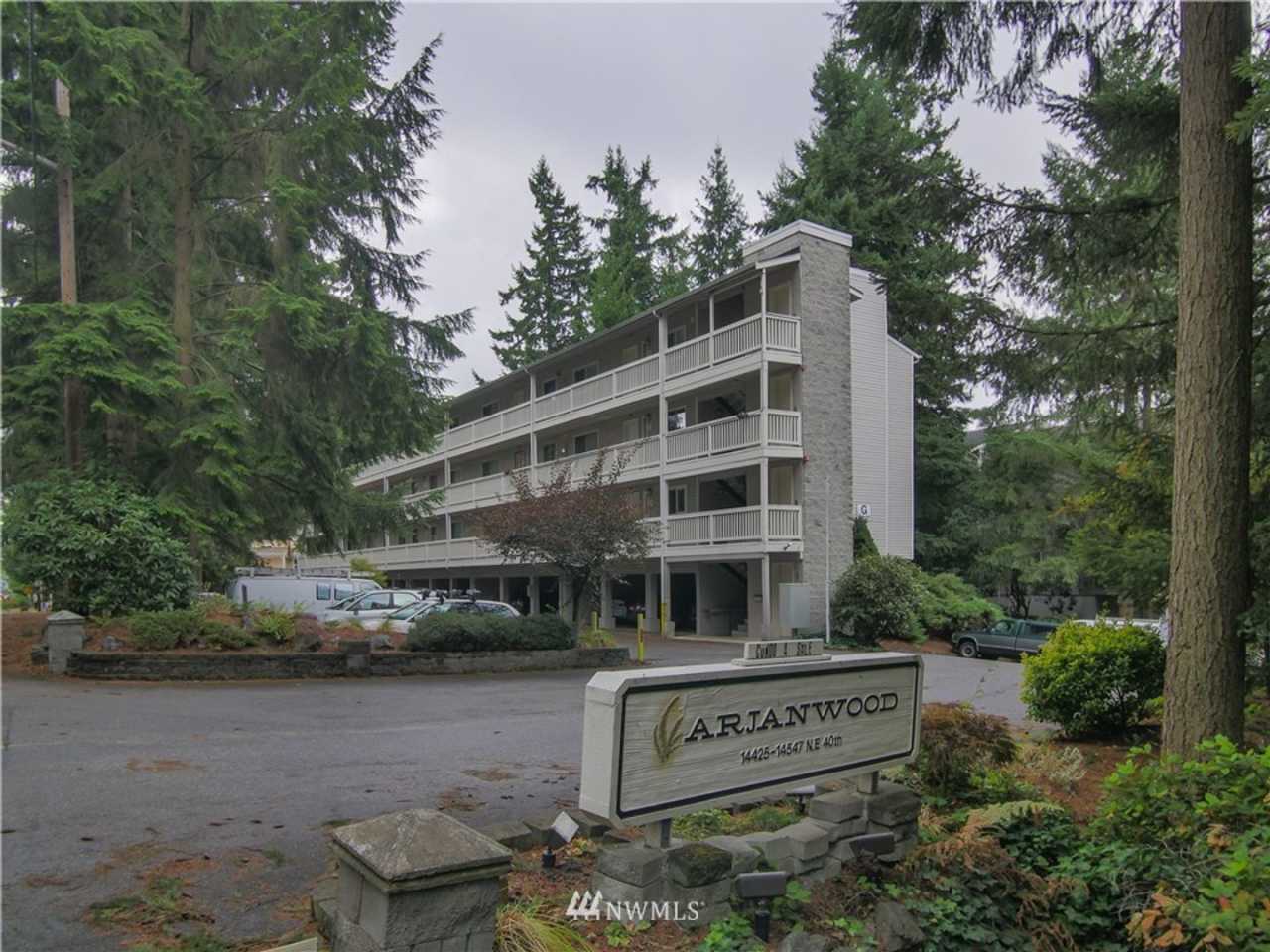 Beautiful updated Condo in Bellevue! (photos are not up to date)