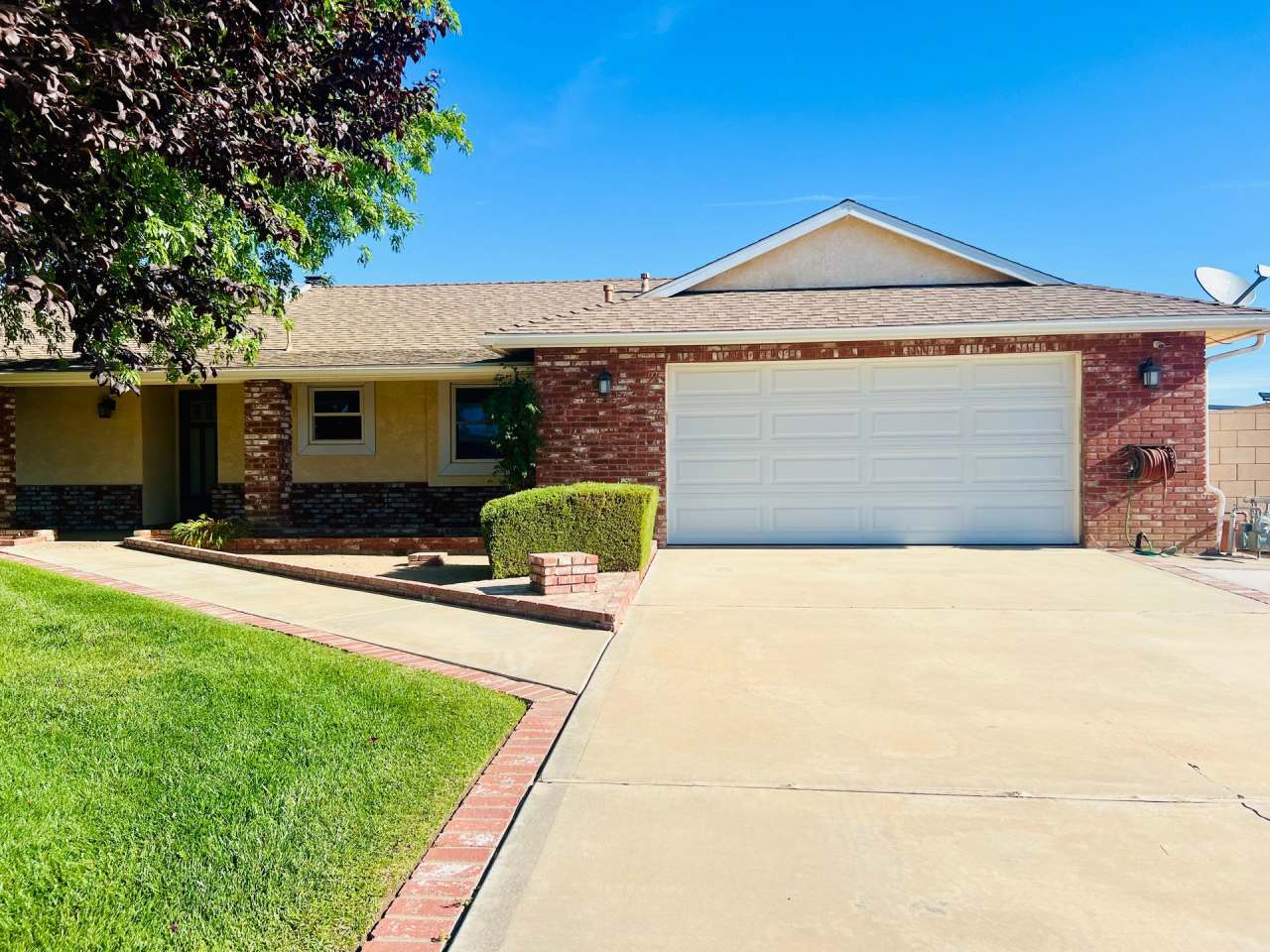 Move in Ready Stylish Single Story Home