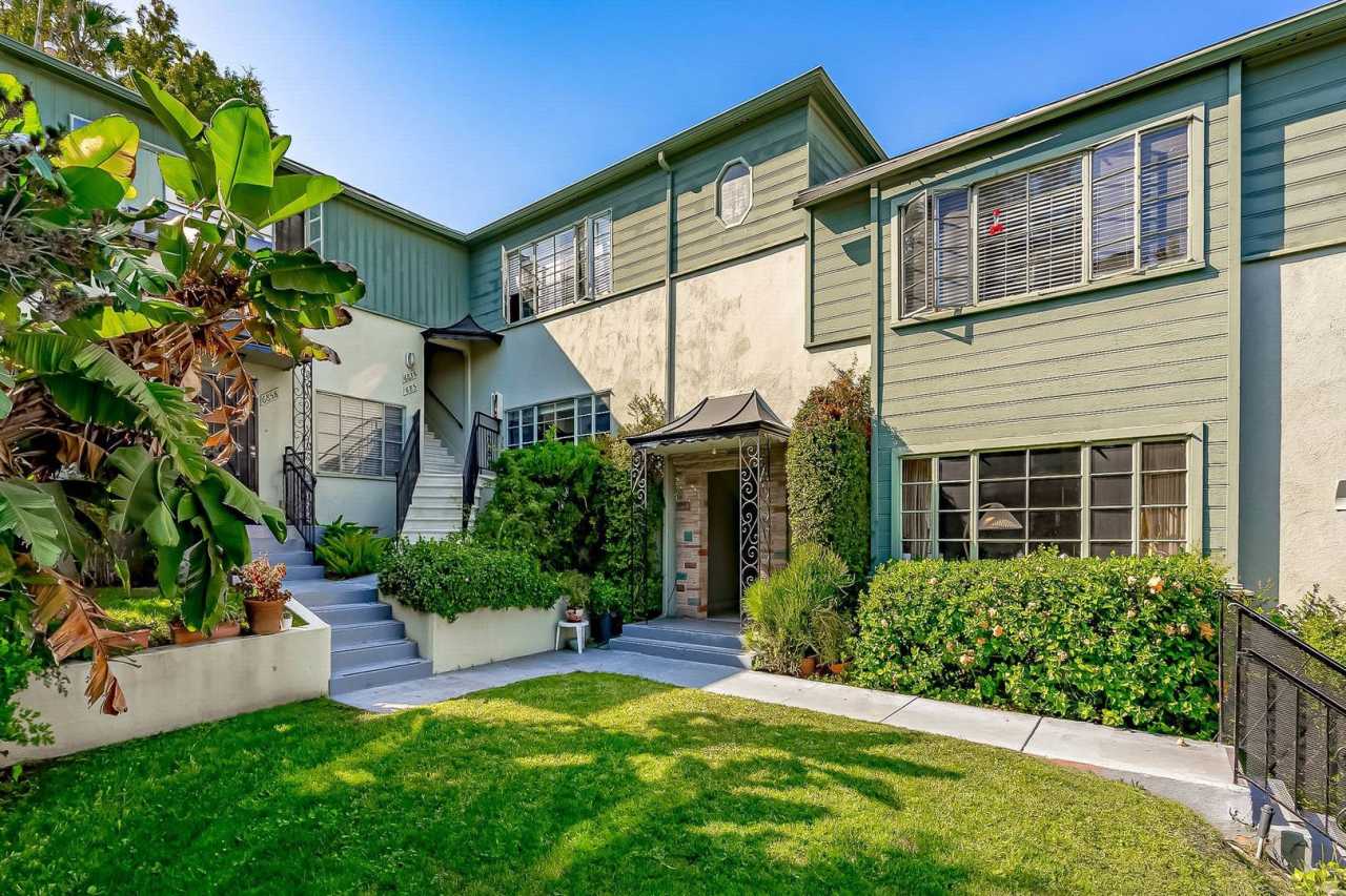 Walking distance to UCLA!