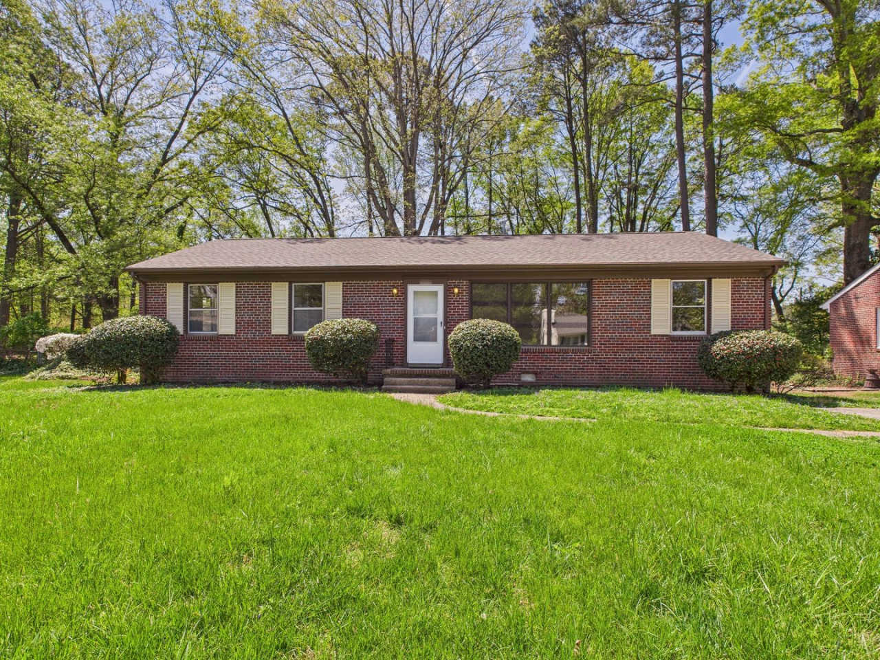 Charming 3-bedroom 1.5-bathroom all-Brick Ranch in Henrico’s Desirable Tuckahoe Area - available NOW!