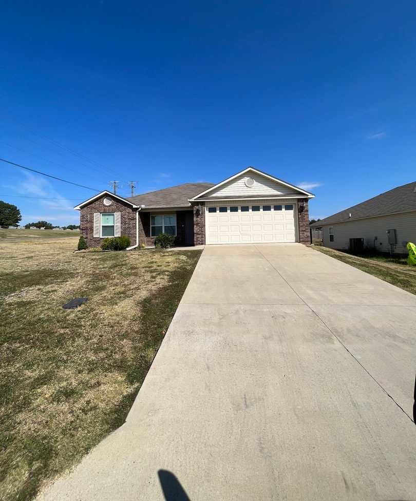 3 Bed / 2 Bath off of Airport Road