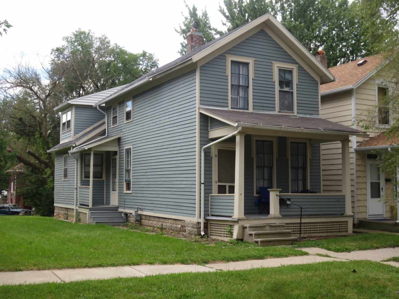 Two Bedroom Home with a bonus room/3rd bedroom in Historic District (Williams-Woodland Historic Park)