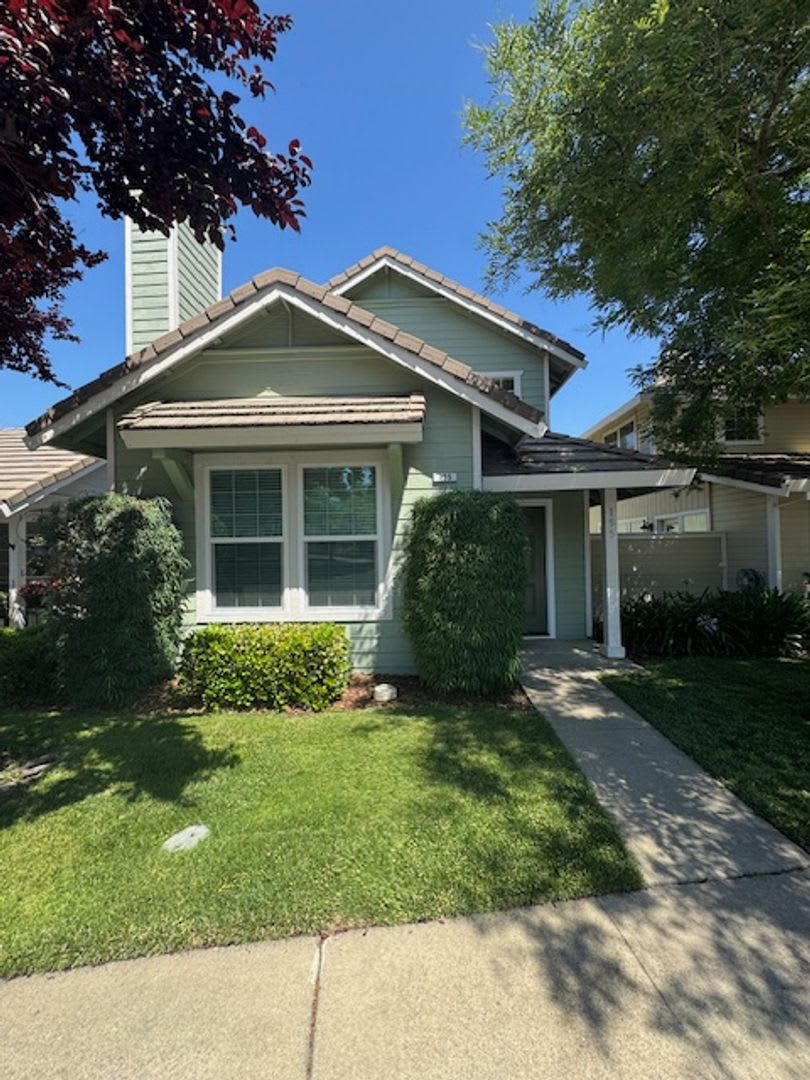 Gorgeous updated gated community unit!