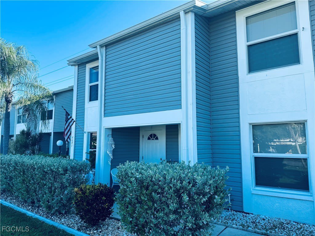 4641 SW Santa Barbara Place