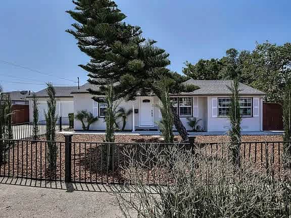 399 North Sunnyvale Avenue