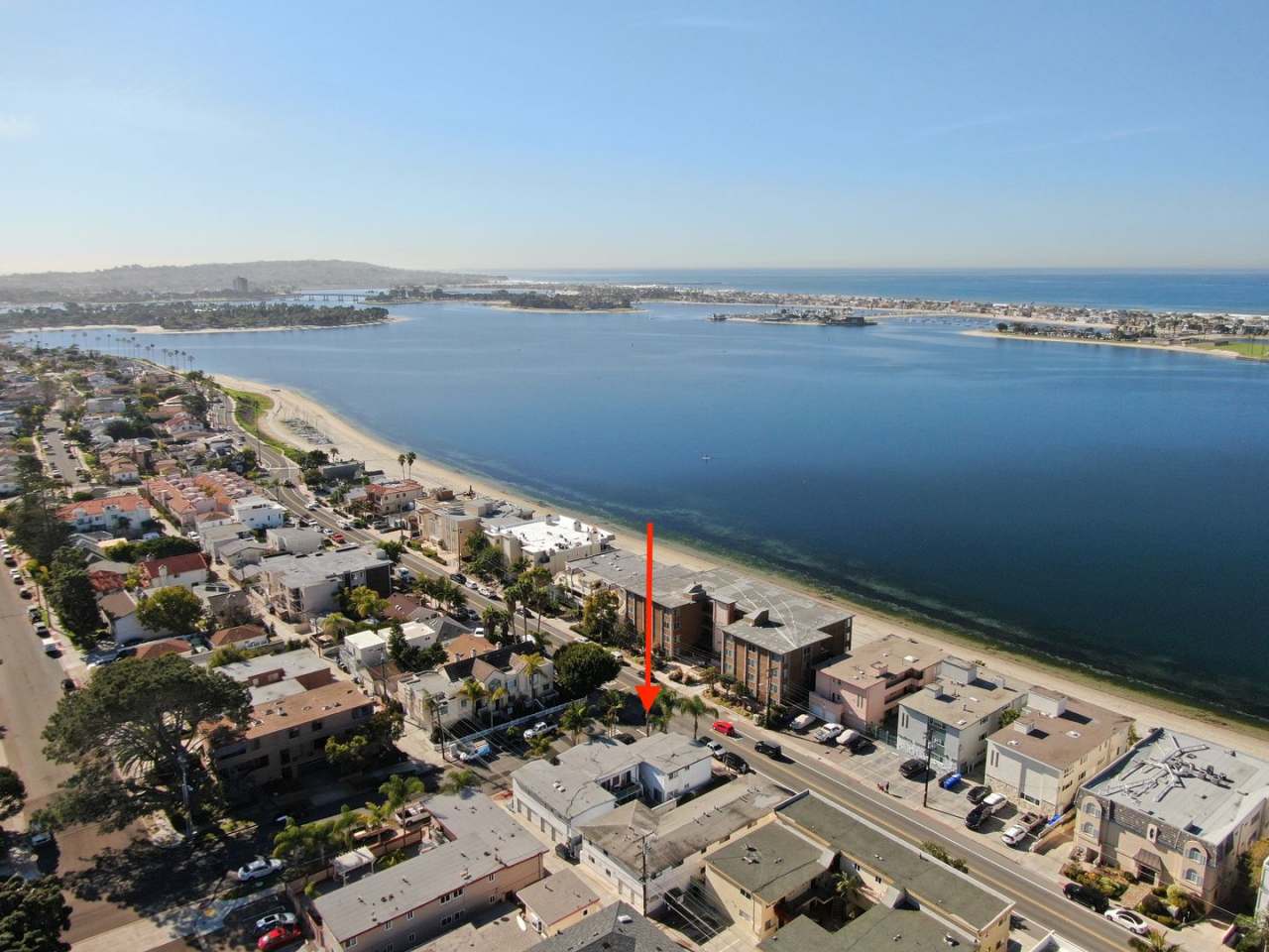 *2 WEEKS FREE* Beautiful 2 Bedroom in Amazing Sail Bay Location with Parking!