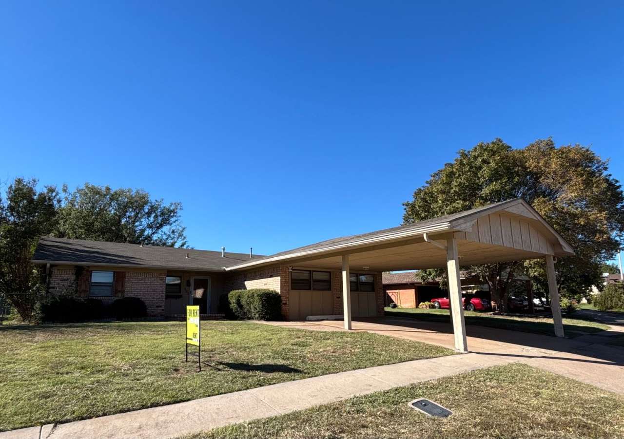 3 bedroom, 1 3/4 baths NOW AVAILABLE in the Eisenhower School District!