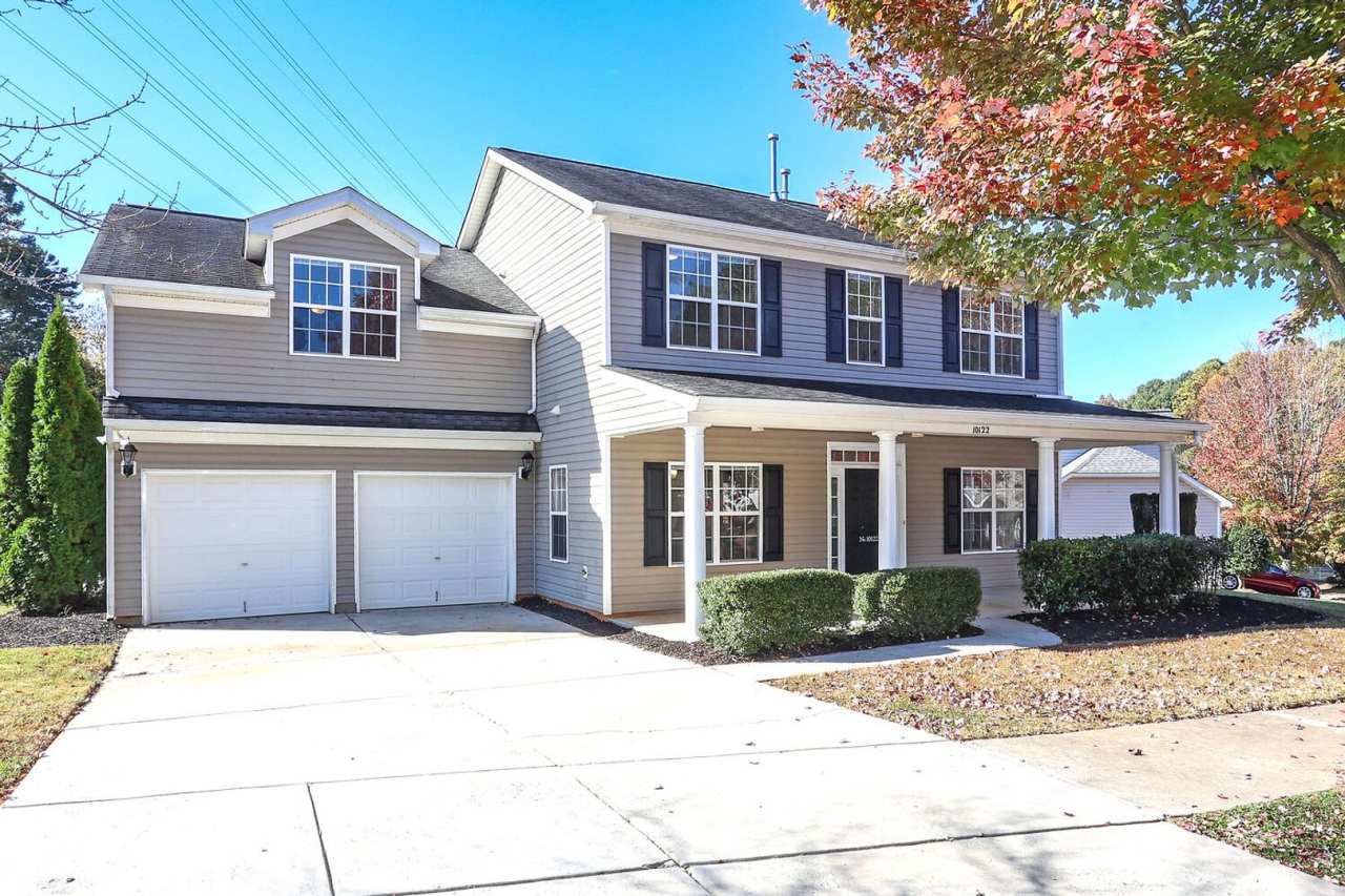 Welcome to this stunning 5 bedroom, 2.5 bath home nestled in the desirable location of Cornelius, NC.