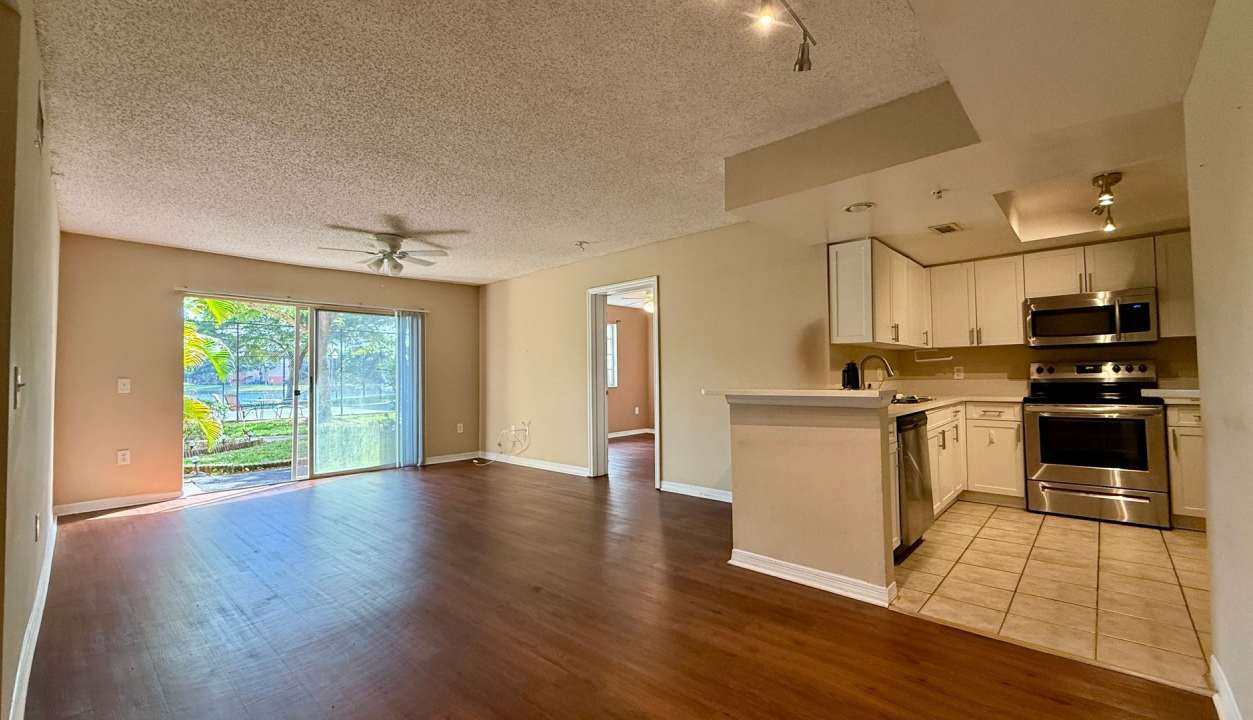 2/2 First Floor with Garage + Lake View – Grand Isles