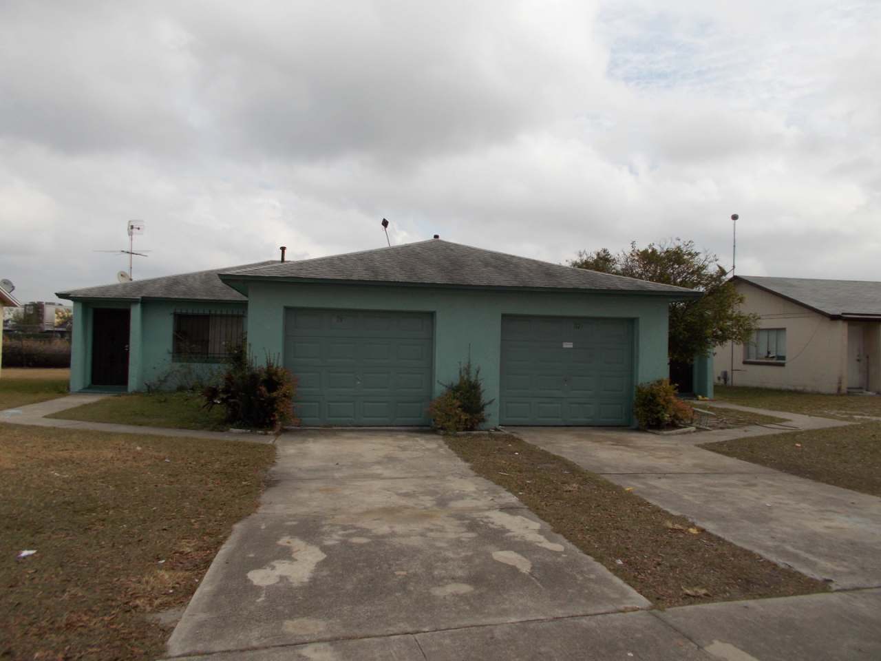 2/2 Duplex For Rent at 3173 Split Willow Drive Orlando, FL 32808.