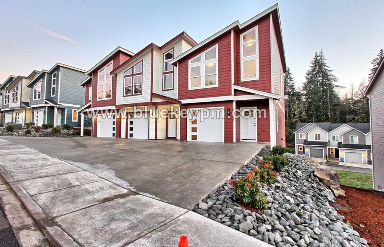 Unit 207-C: 3 Bed, 2.5 Bath Townhome in Kalama
