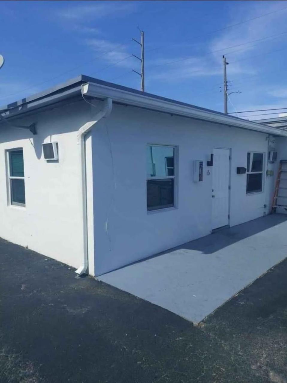 121 N Dixie Highway