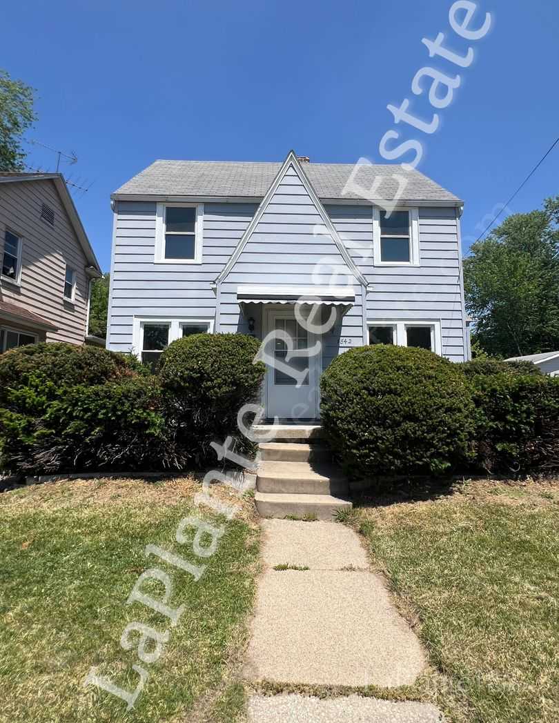 Cozy 3-Bedroom Home in West Toledo