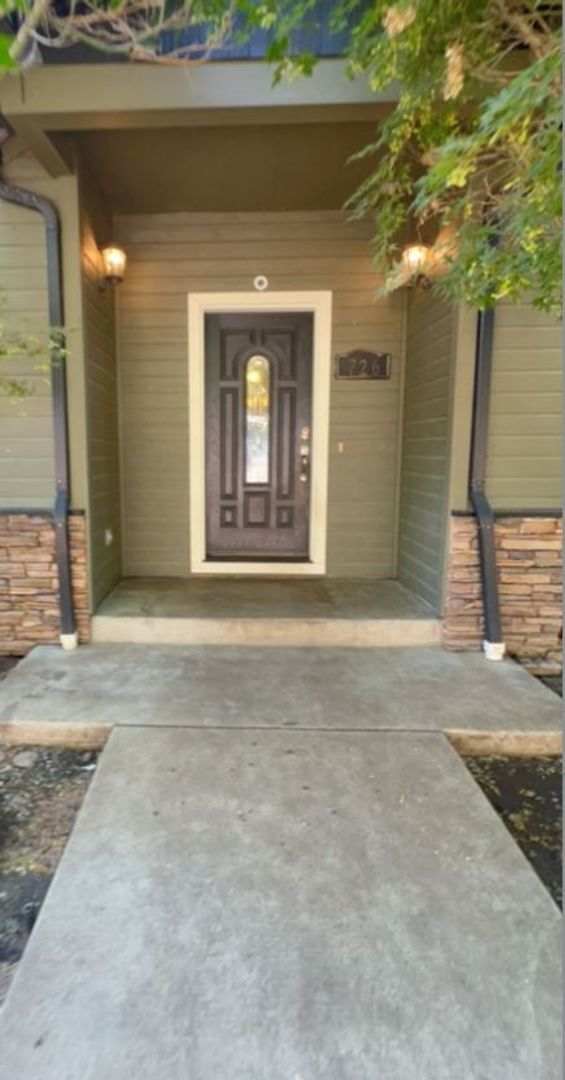 3 bed 2 bath with Garage, Yard  Laundry